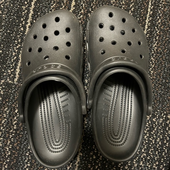 black crocs - Picture 1 of 3